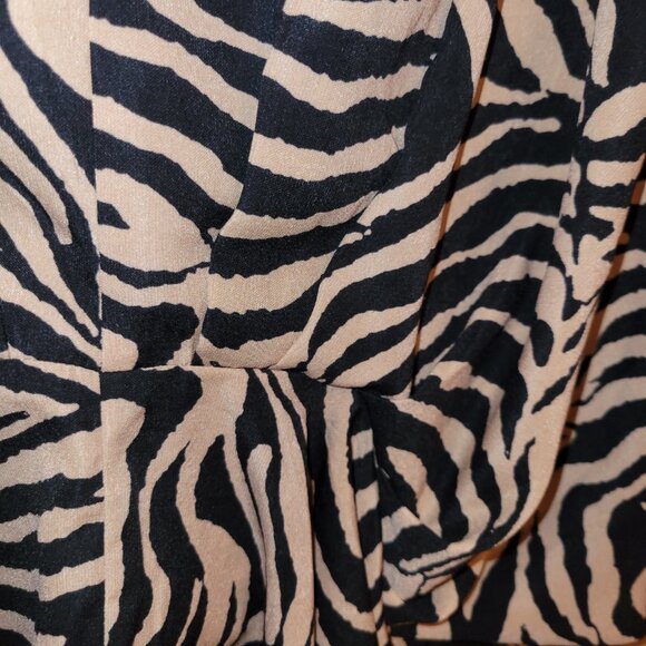 A. Calin by Flying Tomato Women's Tiger Striped Pleated Dolman Blouse Size Small - Picture 6 of 6